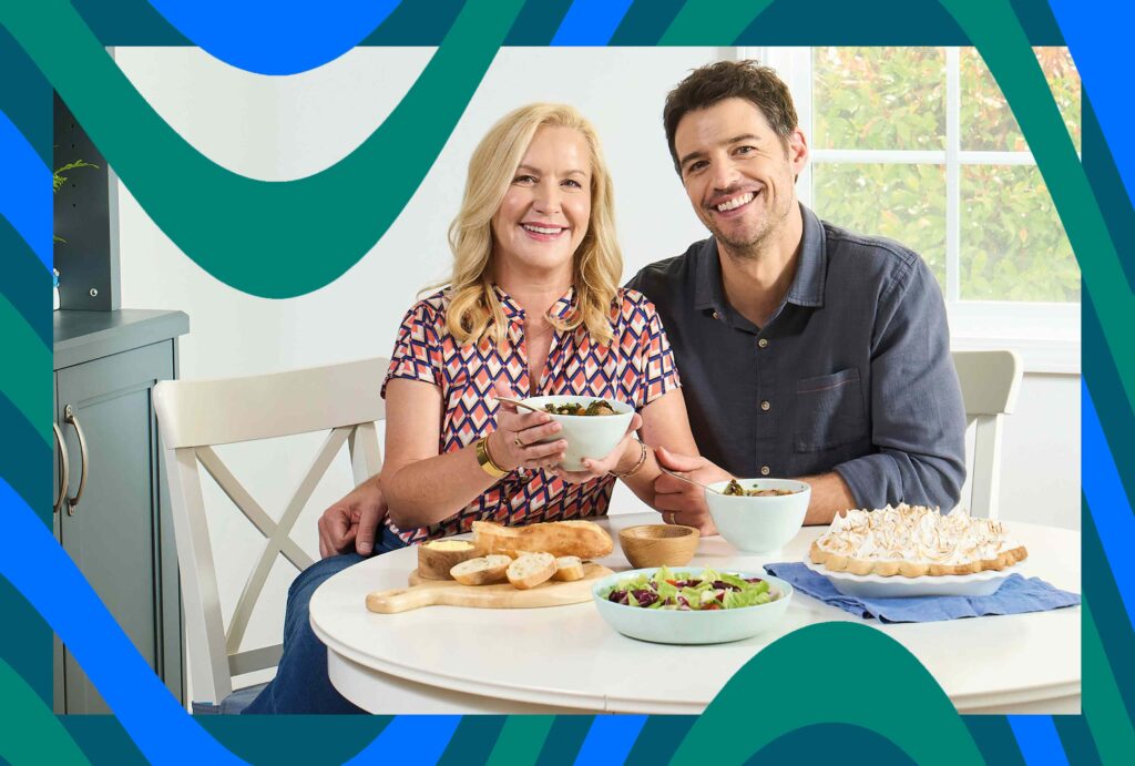 Angela Kinsey comparte la primera receta que le preparó a su esposo en su nuevo libro de cocina y es perfecta para la temporada