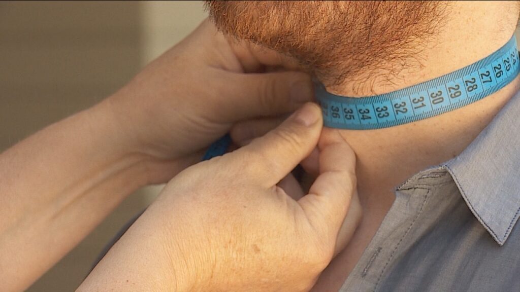 Esta simple medición del cuello podría revelar riesgos cardíacos ocultos