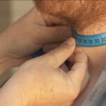 Esta simple medición del cuello podría revelar riesgos cardíacos ocultos