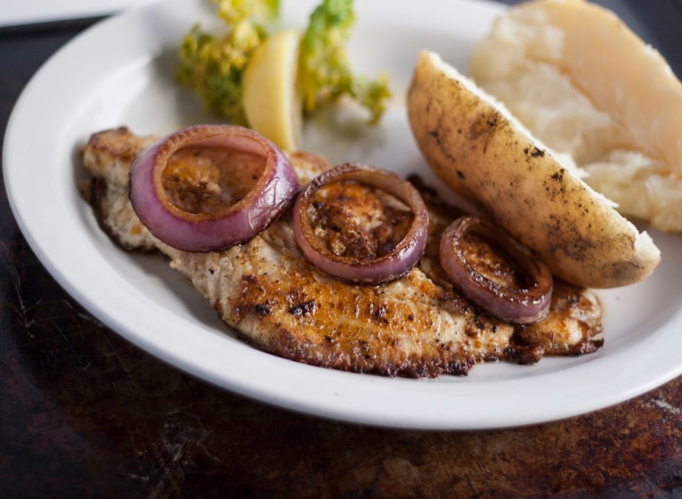 7 cadenas de restaurantes con el mejor bagre ennegrecido